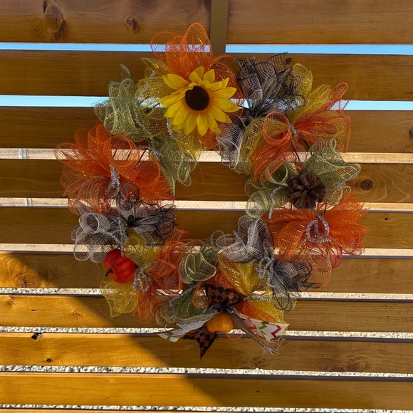 Elegant autumn door wreath made of mesh material - Picture 3 of 4